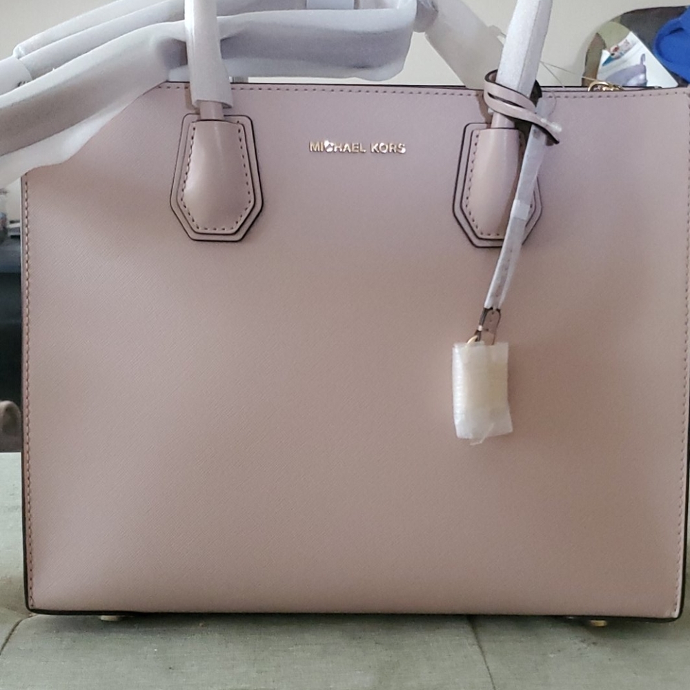 - Michael kors large tote or crossberry  Wuth Mk Dust Cover High End Bag Xo